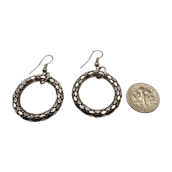 Pierced Hoop Earrings Dangle Scales Link Textured Silver Tone Round Shaped - Picture 4 of 5